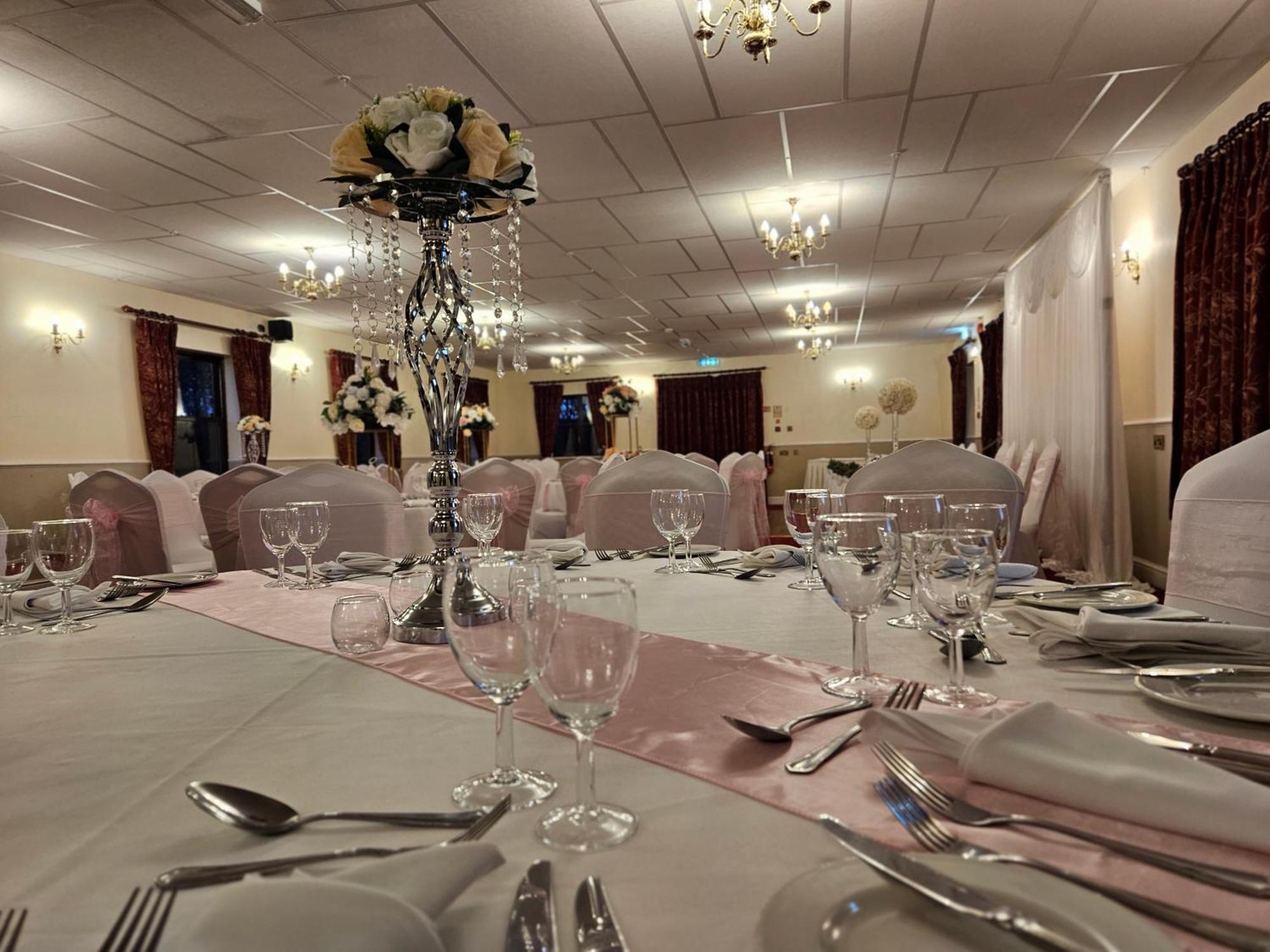 Marsh Farm Hotel Свіндон Екстер'єр фото