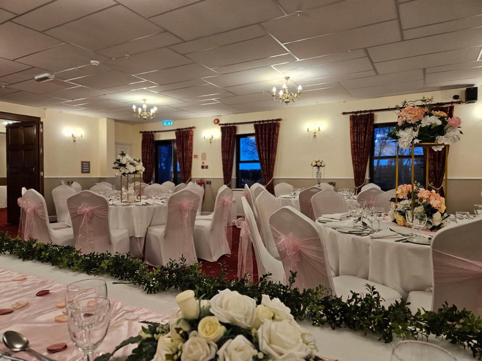 Marsh Farm Hotel Свіндон Екстер'єр фото