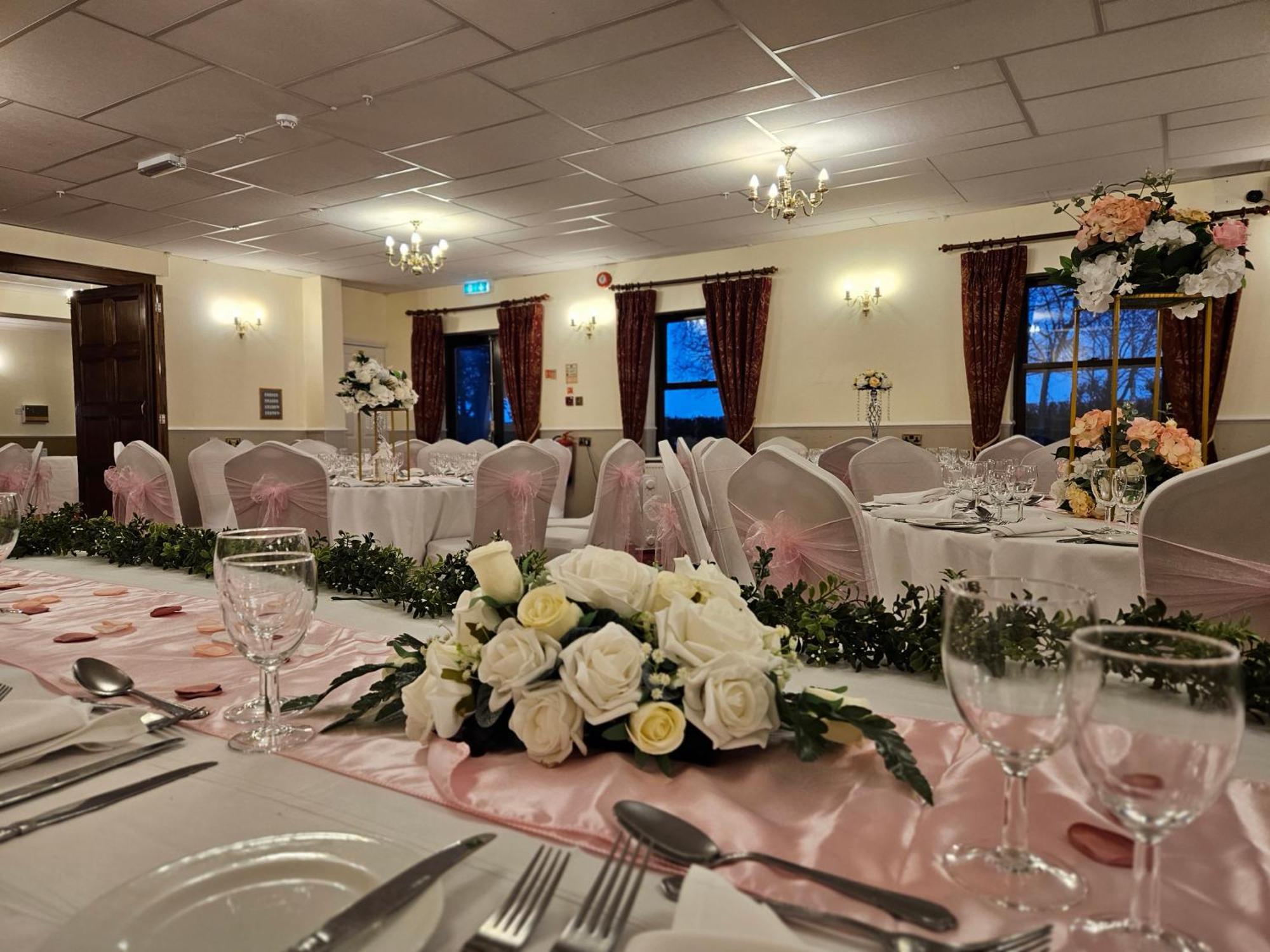 Marsh Farm Hotel Свіндон Екстер'єр фото