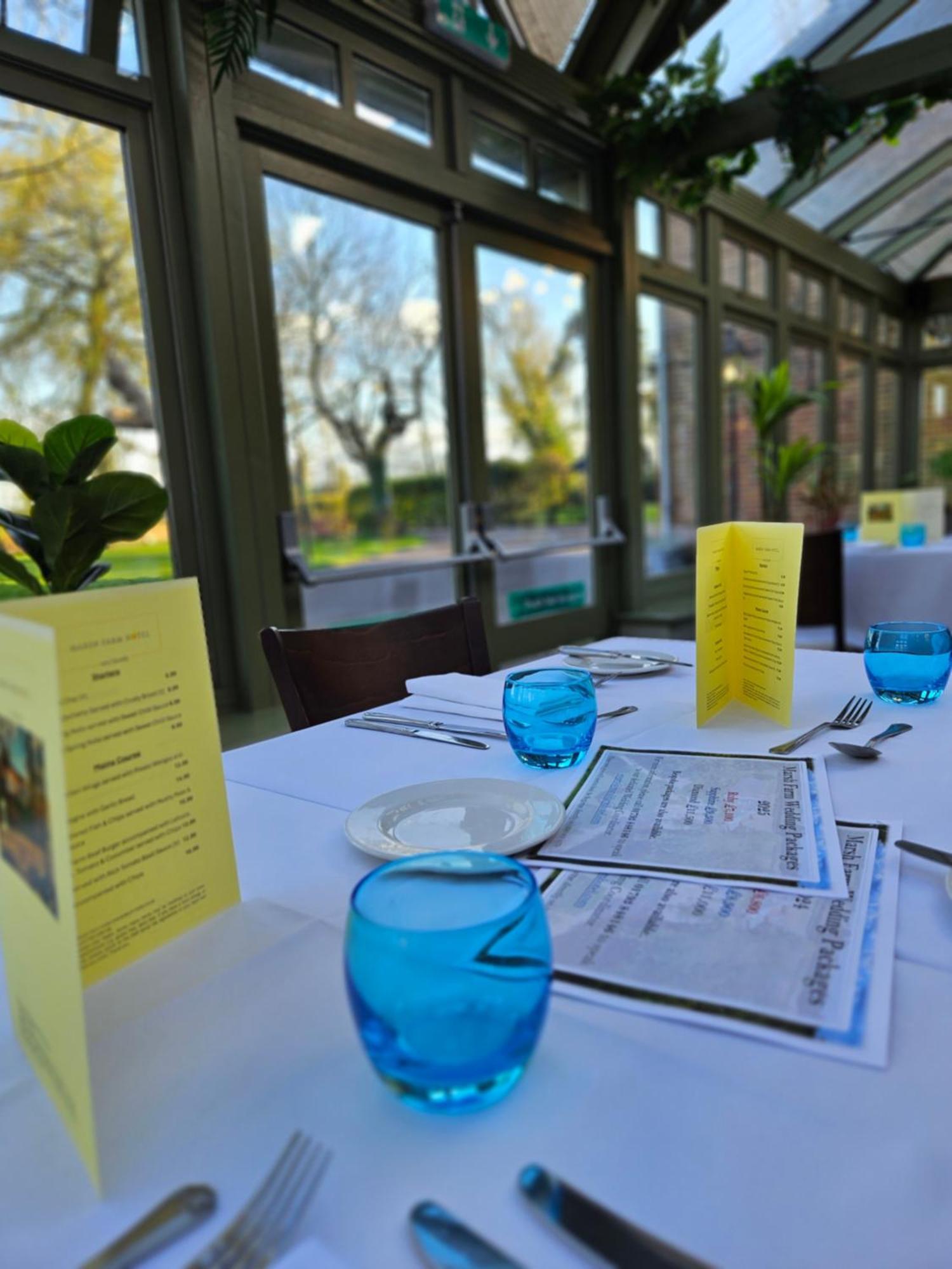 Marsh Farm Hotel Свіндон Екстер'єр фото