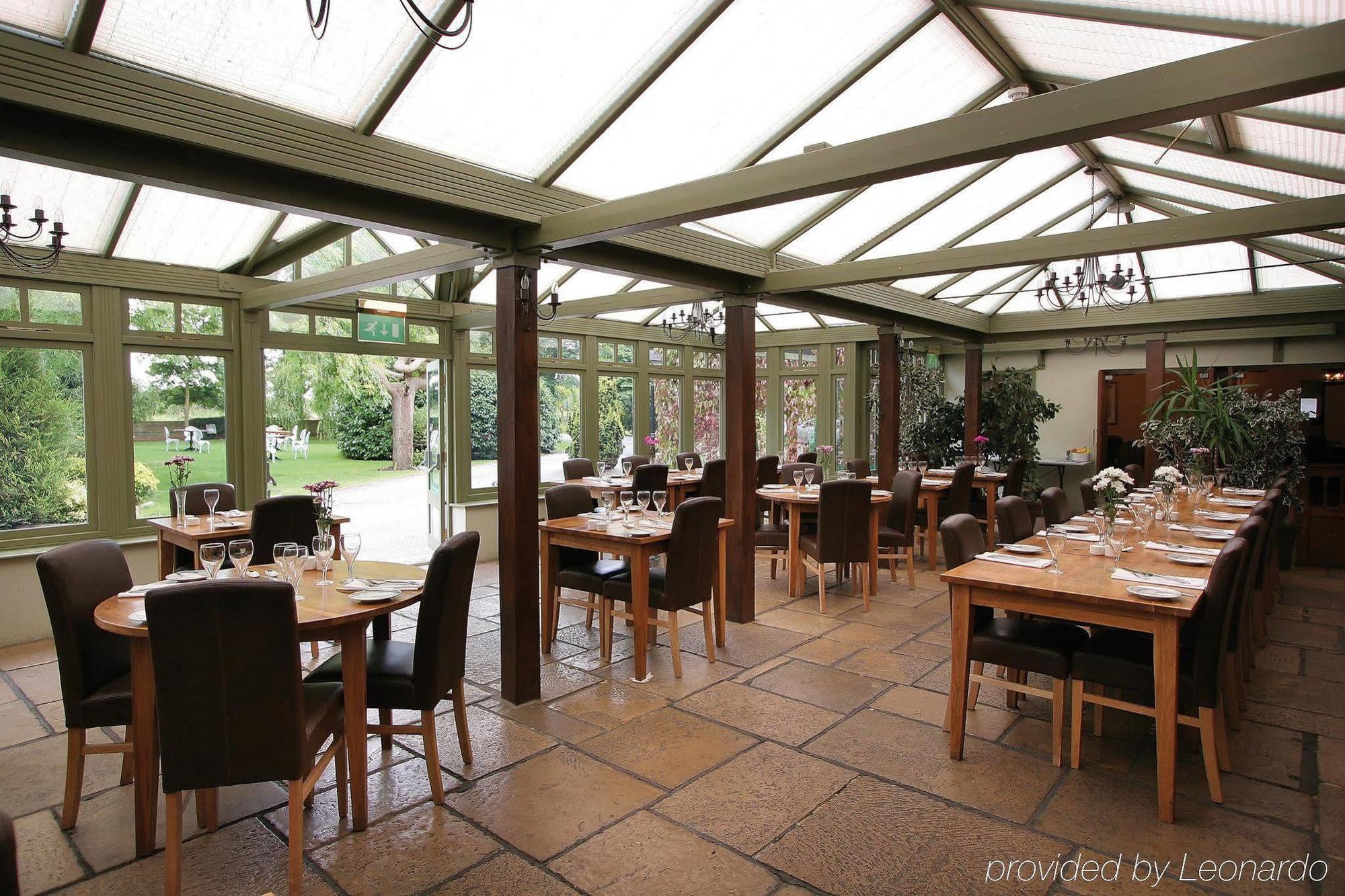 Marsh Farm Hotel Свіндон Ресторан фото
